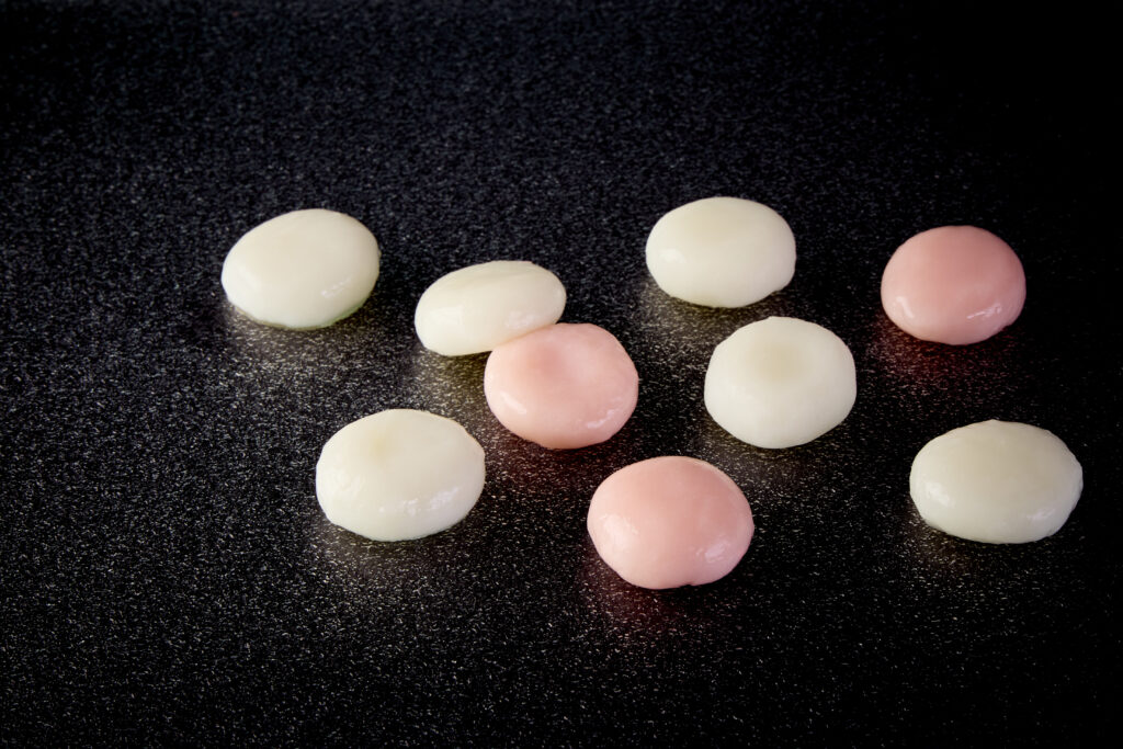 紅白みそ汁だんご