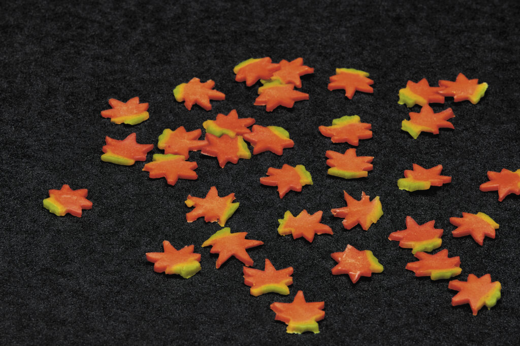 吹きよせもみじ(オレンジ)