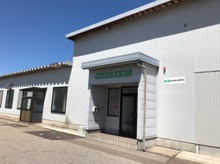 株式会社スギタニ射水工場の外観。お麩を安定供給するための製造拠点。
